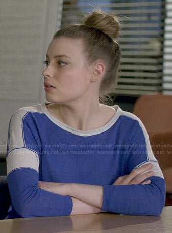 Britta's blue and white tee on Community