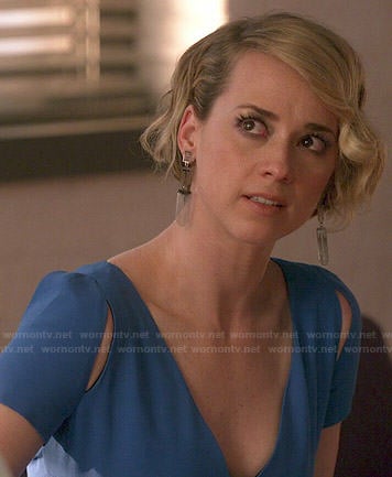 Margaux’s blue v-neck dress on Revenge