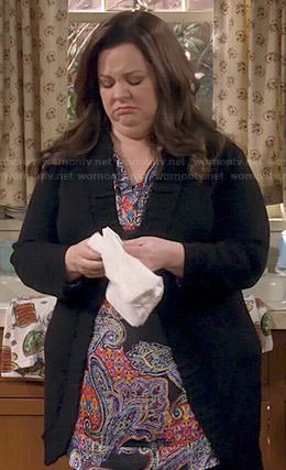 Molly's paisley print top on Mike and Molly