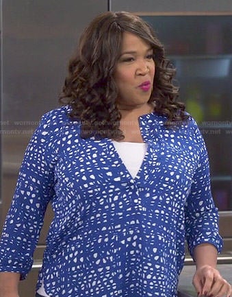 Yolanda's blue and white printed blouse on Young and Hungry