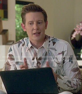 Nolan's leaf print shirt on Revenge