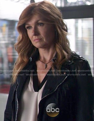 Rayna's white blouse with black trim on Nashville