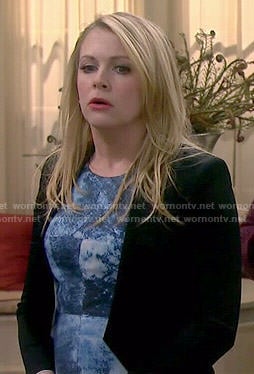 Mel's blue printed top on Melissa and Joey