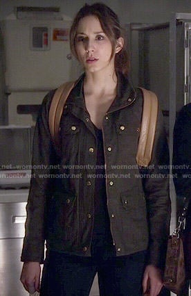 Spencer’s green field jacket and leather backpack on Pretty Little Liars