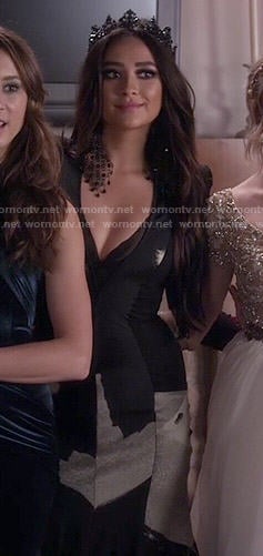 Emily's black and white gown on Pretty Little Liars