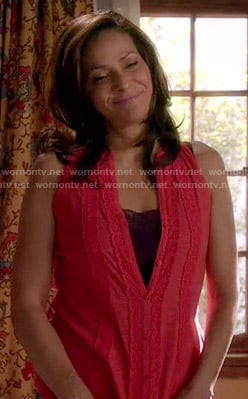 Regina's red crochet stripe sleeveless top on Switched at Birth