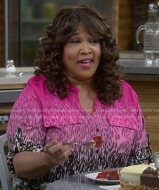 Yolanda’s pink ombre leopard print blouse on Young and Hungry