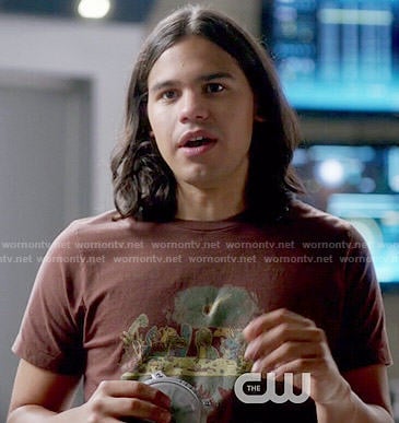 Cisco's brown dinosaur graphic t-shirt on The Flash