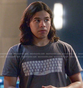 Cisco's keyboard graphic t-shirt on The Flash
