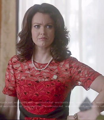 Mellie's red lace dress on Scandal