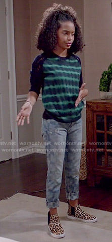 Zoey's navy and green tie dyed sweater, checked jeans and leopard print high top sneakers on Black-ish