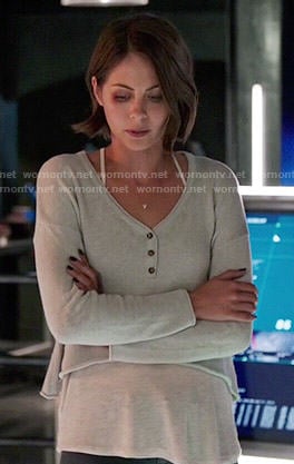 Thea’s cropped henley top on Arrow