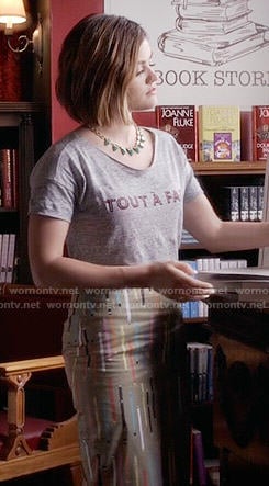 Aria's Tout A Fait tee and pencil print skirt on Pretty Little Liars