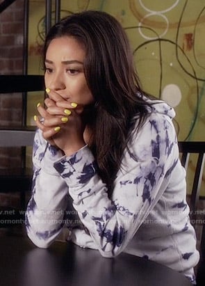Emily's tie dyed hoodie on Pretty Little Liars