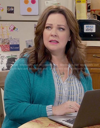 Molly's blue striped top on Mike and Molly