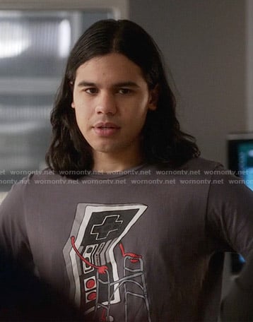 Cisco’s old game controller graphic t-shirt on The Flash