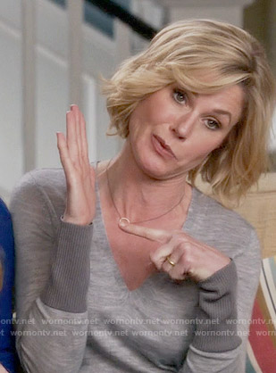 Claire’s grey v-neck sweater on Modern Family