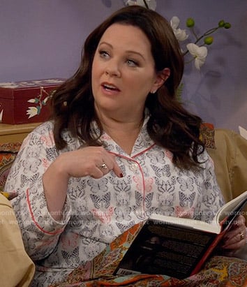 Molly's butterfly print pajamas on Mike and Molly