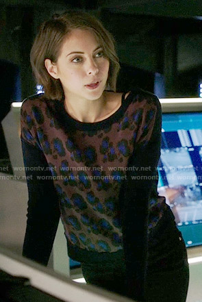 Thea’s leopard print sweater on Arrow
