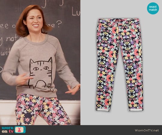 Bongo Floral Skinny Jeans worn by Kimmy Schmidt (Ellie Kemper) on Unbreakable Kimmy Schmidt