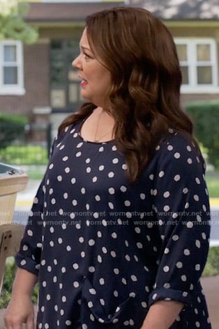 Molly's navy polka dot tunic on Mike and Molly