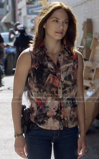 Cat’s abstract print sleeveless shirt on Beauty and the Beast