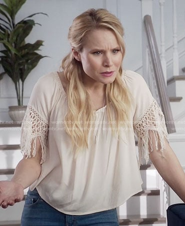 Eleanor’s fringed crochet sleeve top on The Good Place