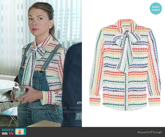 Gucci Pussy-bow printed silk shirt worn by Liza Miller (Sutton Foster) on Younger