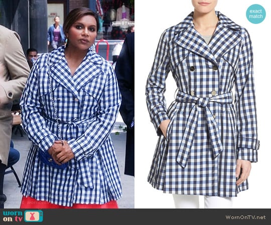 Laundry by Shelli Segal Gingham Print Double Breasted Trench Coat worn by Mindy Lahiri (Mindy Kaling) on The Mindy Project