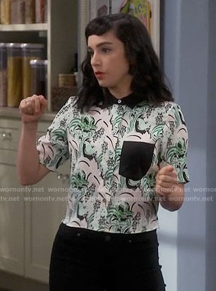 Mandy’s green printed top with black pocket on Last Man Standing