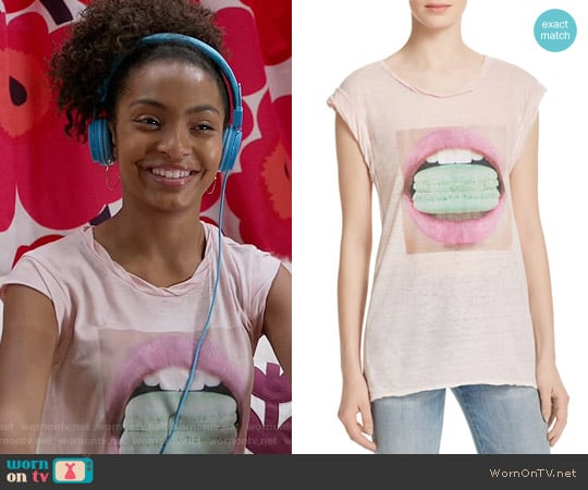 Pam & Gela Frankie Macaroon Tee worn by Zoey Johnson (Yara Shahidi) on Black-ish