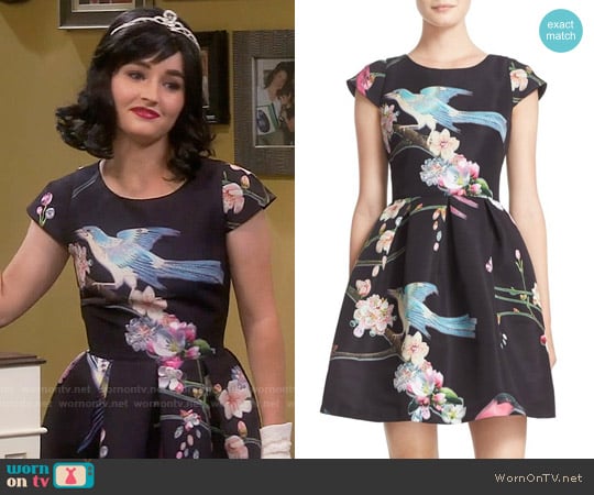 Ted Baker Zaldana Dress worn by Eve Baxter (Kaitlyn Dever) on Last Man Standing