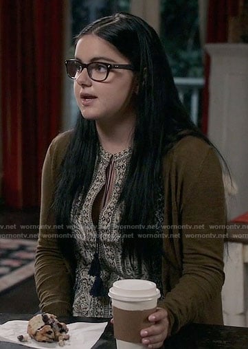 Alex’s printed peasant top on Modern Family