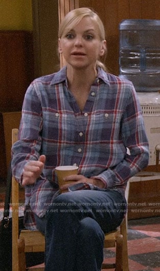 WornOnTV: Christy’s blue and red plaid shirt on Mom | Anna Faris ...