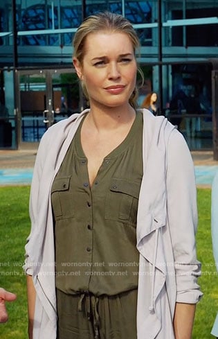 Eve's green jumpsuit on The Librarians