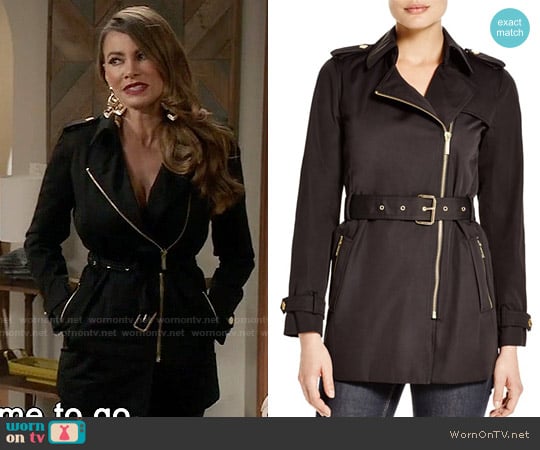 MICHAEL Michael Kors Zip Trench Coat worn by  Gloria Pritchett (Sofia Vergara) on Modern Family