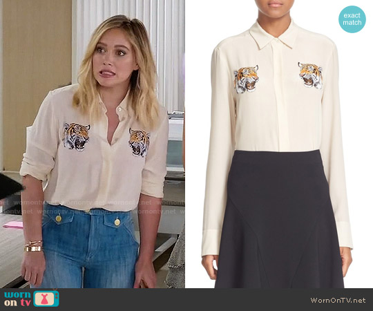 Stella McCartney 'Arlo' Tiger Embroidered Silk Crepe Blouse worn by Kelsey Peters (Hilary Duff) on Younger