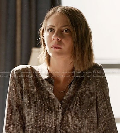 Thea’s grey dotted print shirt on Arrow