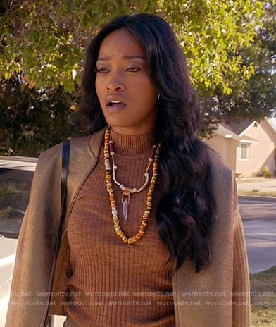 Zayday’s brown ribbed top and gold jacket on Scream Queens