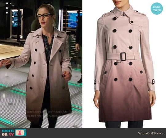 Burberry 'Kensington' Ombre Trench worn by Felicity Smoak (Emily Bett Rickards) on Arrow