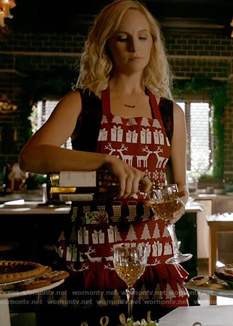 Caroline’s Christmas apron on The Vampire Diaries