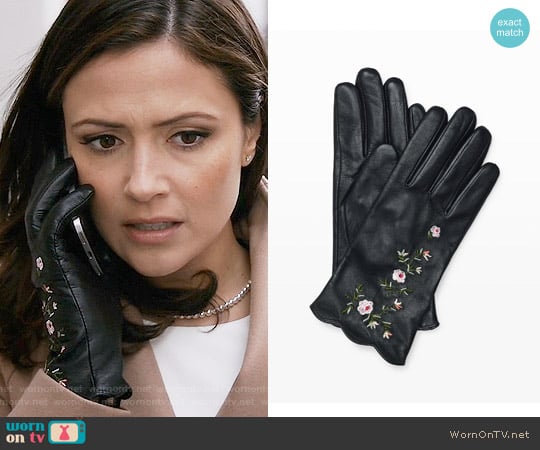 Club Monaco Vidita Embroidered Glove worn by Emily Rhodes (Italia Ricci) on Designated Survivor