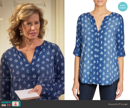 Side Stitch Shirred Roll Sleeve Chambray Top worn by Vanessa Baxter (Nancy Travis) on Last Man Standing