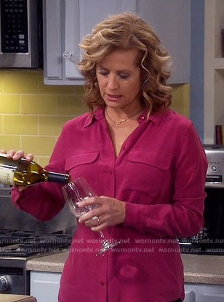 Vanessa's pink button down blouse on Last Man Standing