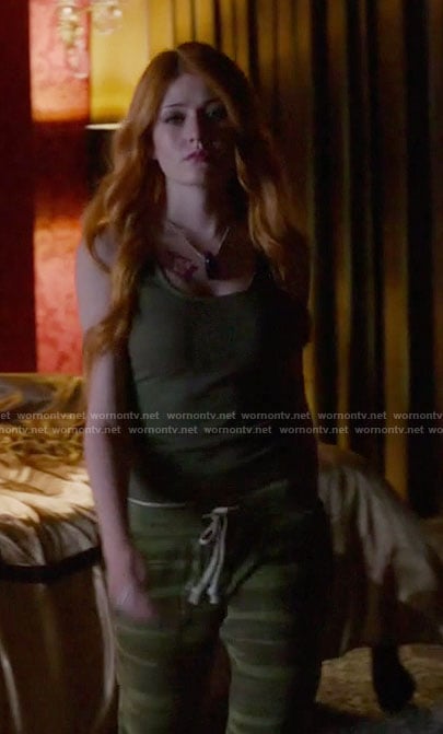 Clary's green u-neck tank and camouflage printed pants on Shadowhunters