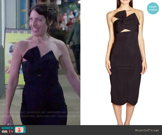 Cushnie et Ochs Strapless Twist Front Dress worn by Abby McCarthy (Lisa Edelstein) on Girlfriends Guide to Divorce