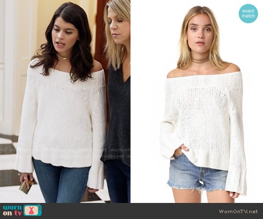 Free People Beachy Slouchy Pullover Sweater worn by Sabrina Pemberton (Sofia Black D'Elia) on The Mick