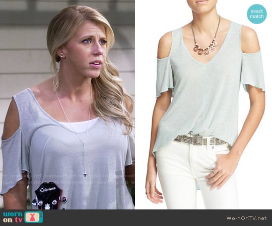 Free People Bittersweet Cold Shoulder Top worn by Stephanie Tanner (Jodie Sweetin) on Fuller House