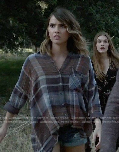 Malia's oversized plaid shirt on Teen Wolf