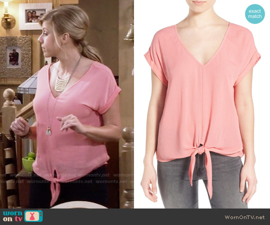 Splendid Crinkle Gauze Top in Sunkissed Pink worn by Stephanie Tanner (Jodie Sweetin) on Fuller House